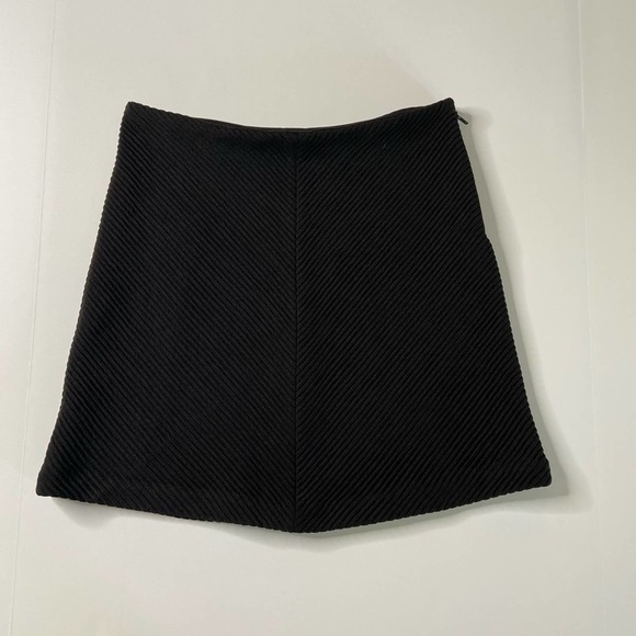 NWT Kendall & Kylie Black Mini Skirt A-Line Ribbed High Waist Minimalist Medium - Picture 3 of 8